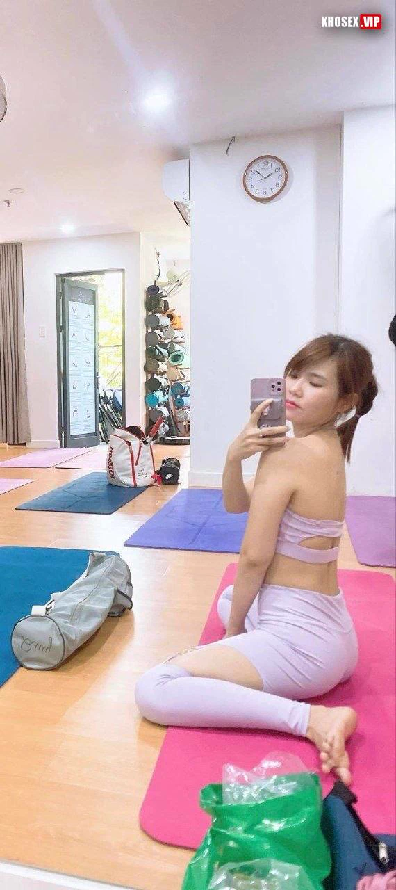 Anh đâm sâu vô đi em nứng quá