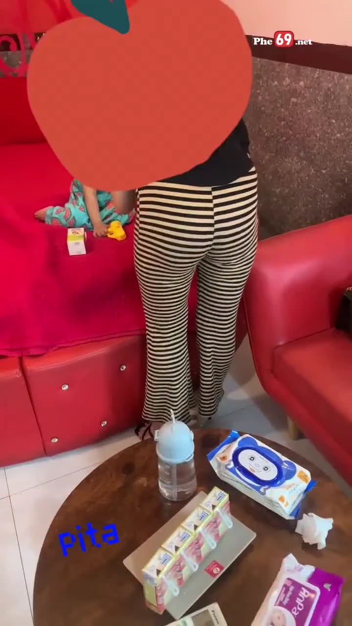 Checker Pita đụ vợ của nhân viên cũ