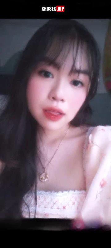 Dập em Chubby bướm múp rên rỉ chịu không nổi – Phần 1