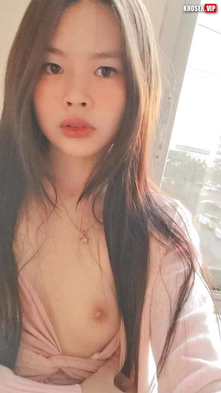 Em học sinh vú to lần đầu đi nhà nghỉ với bạn trai