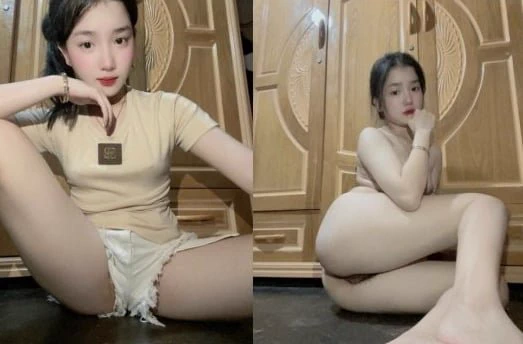 Em sinh viên e thẹn khoe bướm