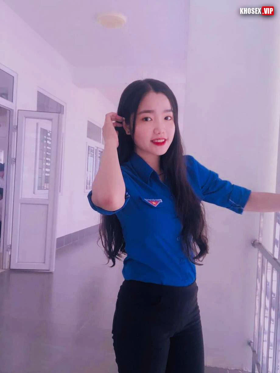 Em sinh viên vú to cưỡi ngựa cực dẻo (Full Clip + Pic)