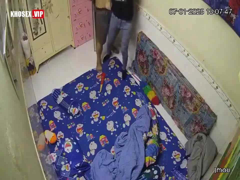 Hack Camera Cặp vợ chồng địt bất chấp giờ giấc vừa đi làm về là địt nhau trước mặt con nhỏ