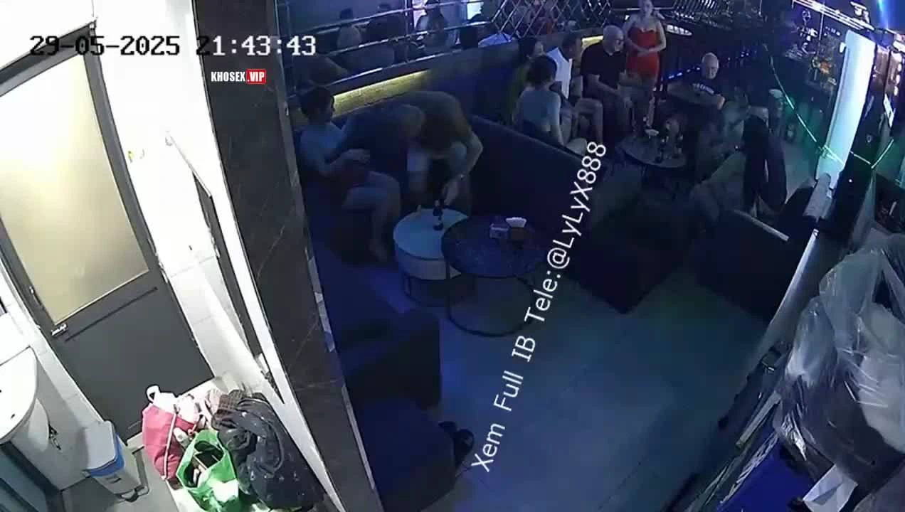 Hack camera mấy thằng Tây với mấy thằng Ta đi Mini Bar
