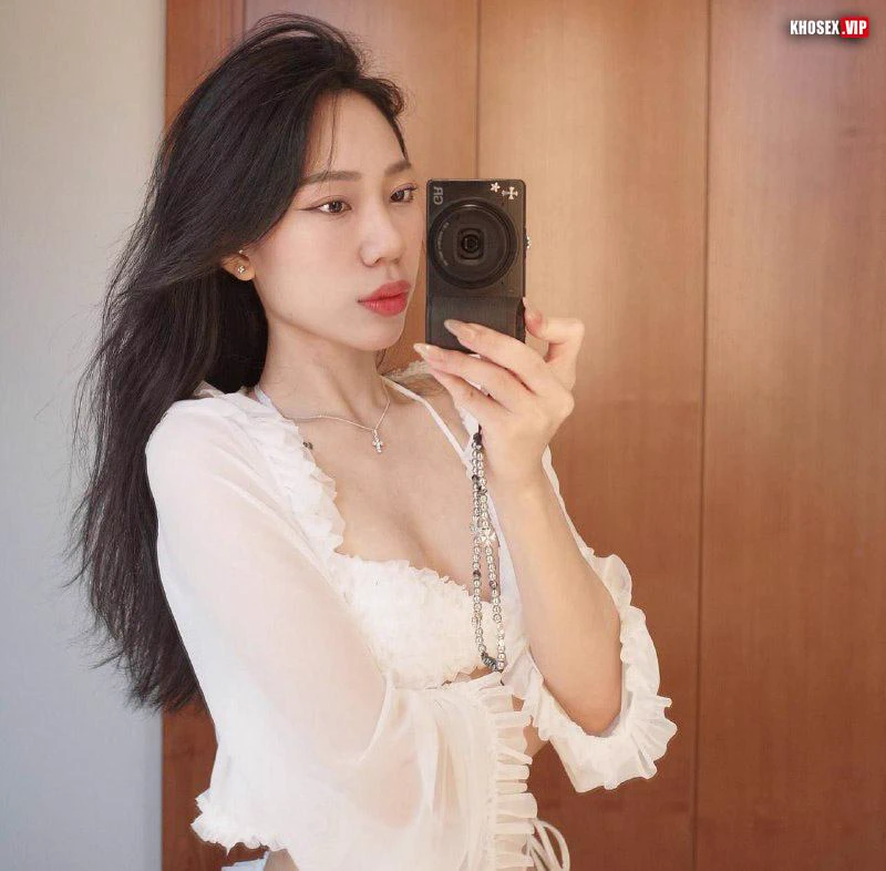 Lộ clip sex Chịch gái xinh từ nhà tắm đến giường quá phê (Full Clip + Pic)
