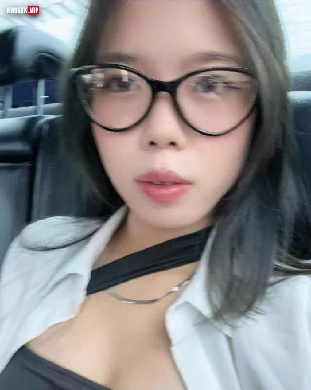 Lồn em khít anh dập mạnh làm em sướng rên rỉ (Full Clip + Pic)
