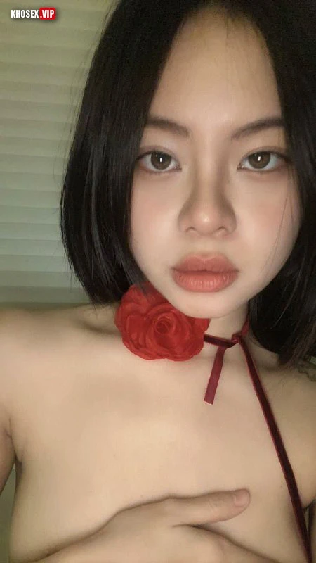 Ơ cái gì làm em sướng, con cặc của anh làm em sướng