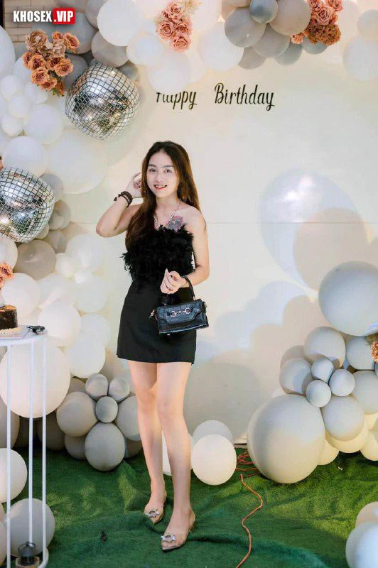 Siêu phẩm em Lê Na 19t (cô chủ nhỏ) ngực bự, bím khít đụ rên cực nứng – Phần 2