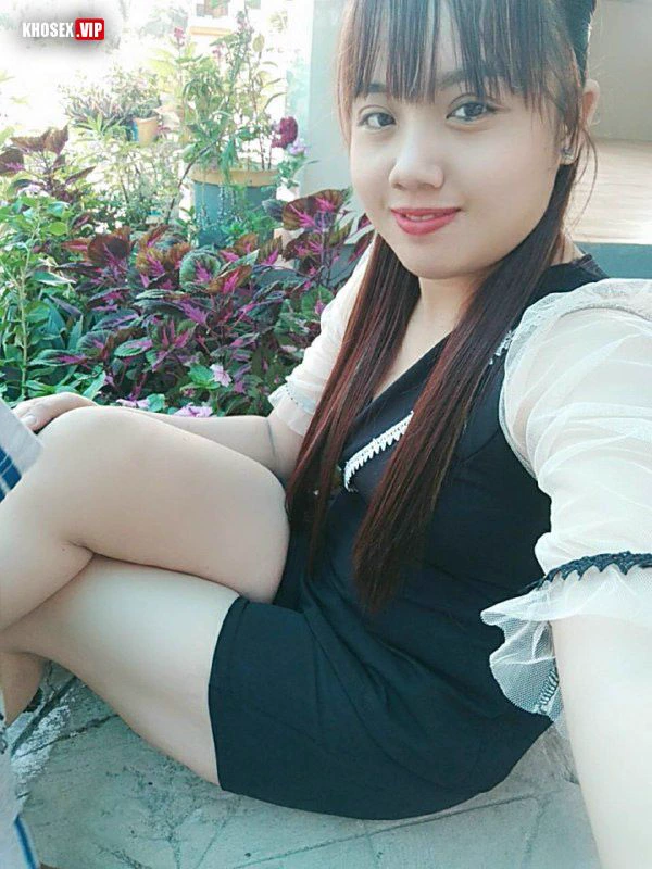 Thủ dâm em bằng cặc ngựa xong rồi đụ nhau mới sướng