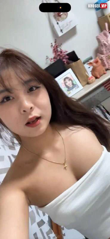 Vợ dâm cưỡi ngựa sướng dâm thủy ra lênh láng