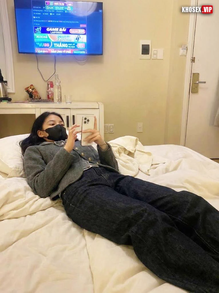 Vụng trộm cùng em nyc 2k1 đã có ck nứng quá cởi bao chơi trần luôn